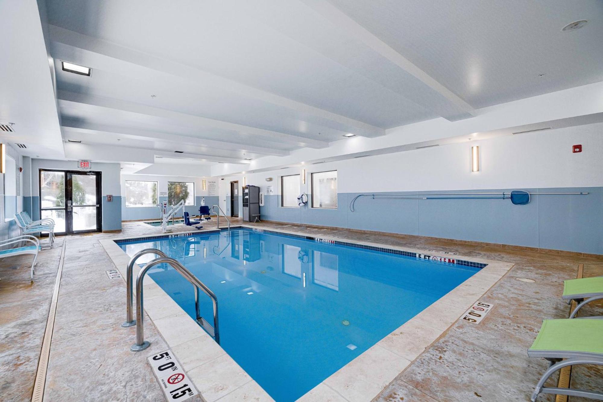 Holiday Inn Express Wilkes Barre East By Ihg Exteriör bild