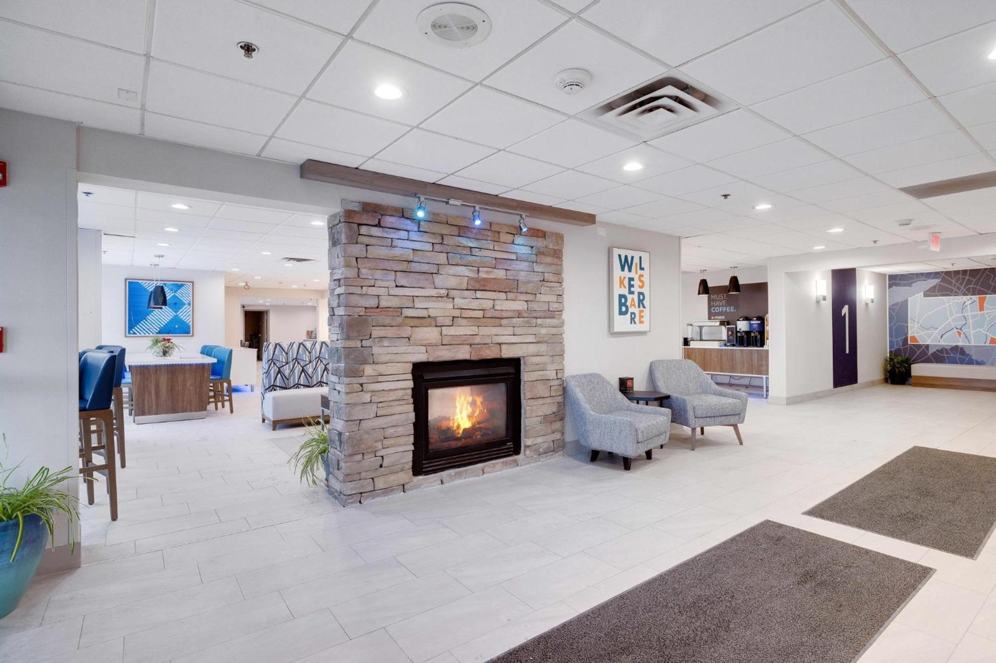 Holiday Inn Express Wilkes Barre East By Ihg Exteriör bild